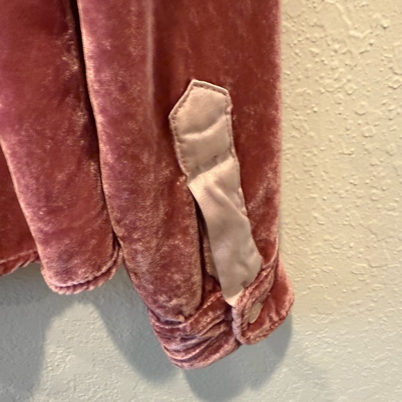 FREE PEOPLE x CP SHADES Cara Velvet Button Down Shirt in Pink size Small - Picture 5 of 11